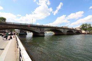 Alma bridge paris seine sculture.jpl